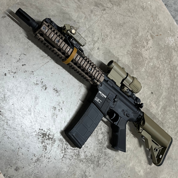 COMBO FUSIL TIPO MK18 TAN/NEGRO